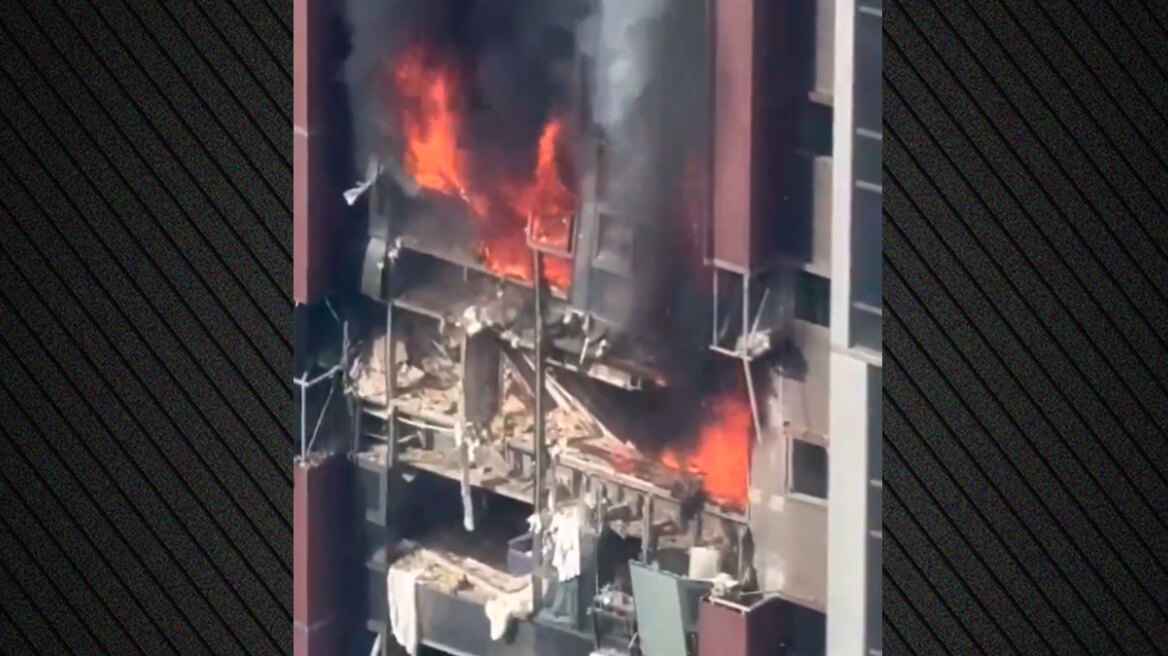 Έκρηξη σε ουρανοξύστη στη Σενζέν της Κίνας - Εικόνες χάους με φωτιές, συντρίμμια και σκόνη