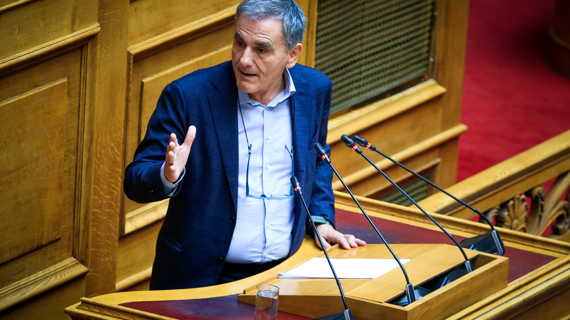Τσακαλώτος προς ΣΥΡΙΖΑ και ΠΑΣΟΚ: Nα μειώσουμε τις αμυντικές δαπάνες και να αυξήσουμε ΕΝΦΙΑ