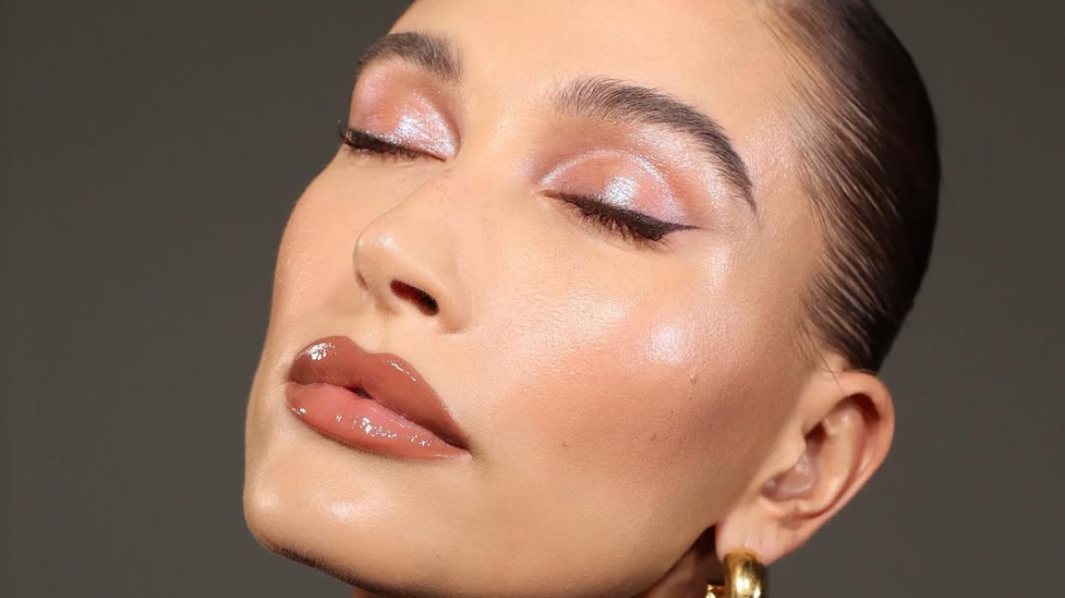 Icicle Makeup: Η πιο λαμπερή πρόταση για το μακιγιάζ της φετινής εορταστικής σεζόν