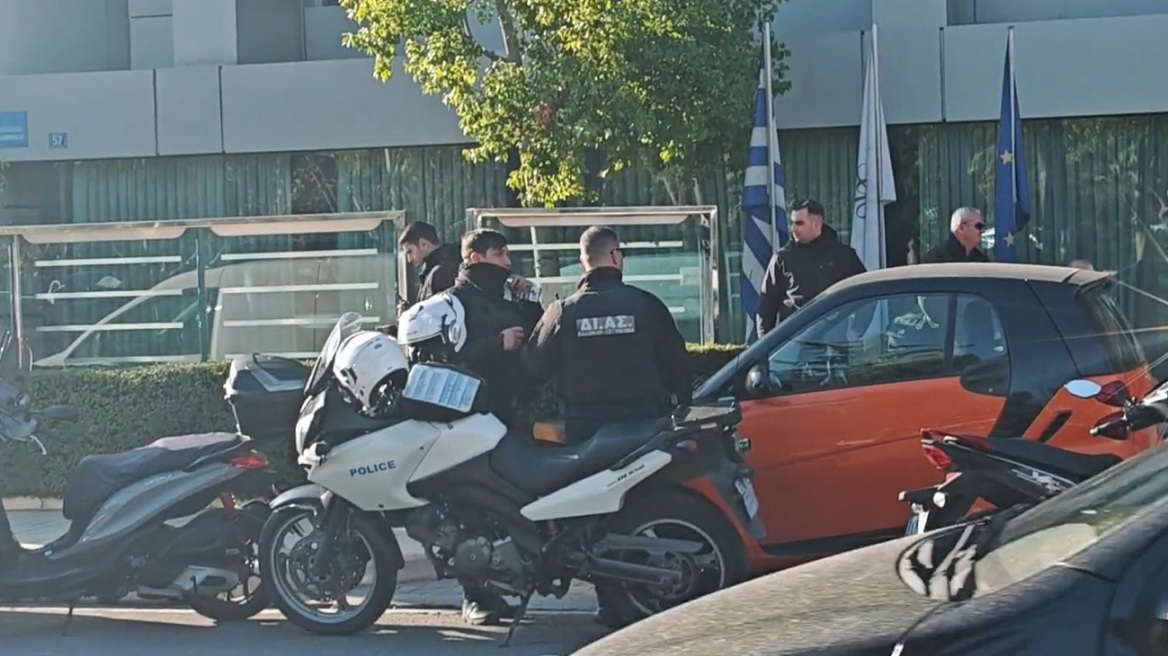 Νεκρή η γυναίκα που έπεσε από τον έκτο όροφο ξενοδοχείου στην Μιχαλακοπούλου