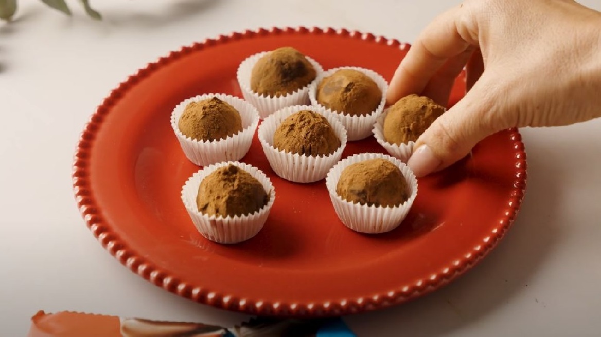 Βελούδινες τρούφες σοκολάτας με φυστικοβούτυρο και μπαχαρικά