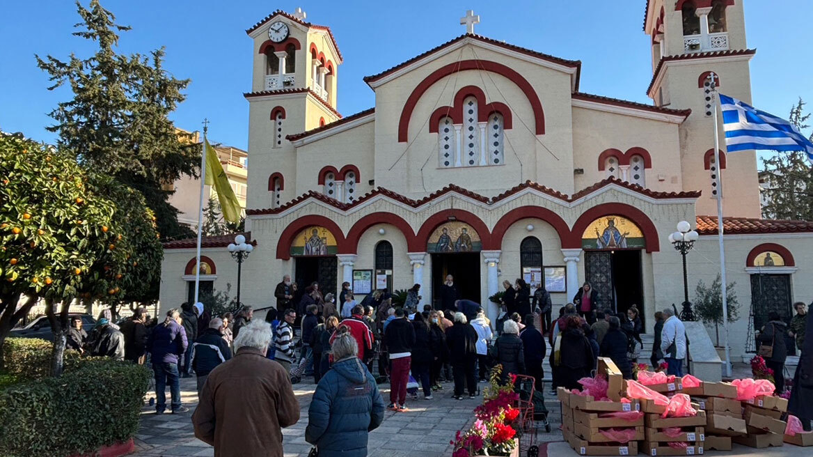 «Δέματα αγάπης» σε 500 οικογένειες από τη Μητρόπολη Νέας Ιωνίας