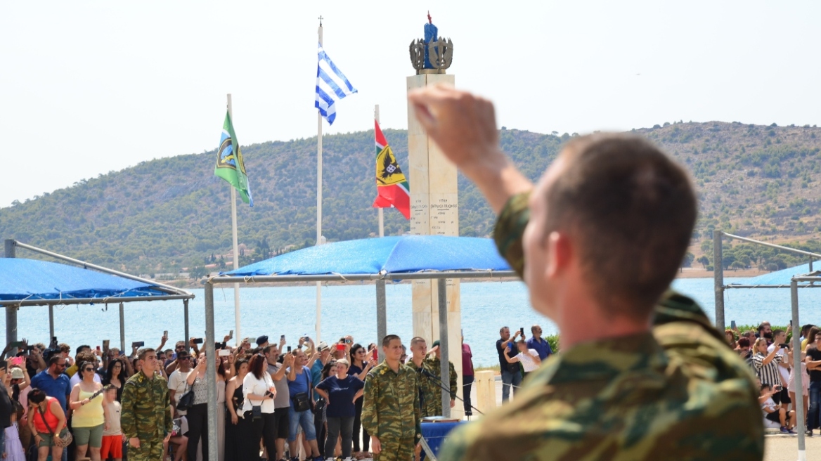 Επαγγελματίες οπλίτες: Δημοσιεύτηκε στο ΦΕΚ η ρύθμιση για την αποστρατεία τους