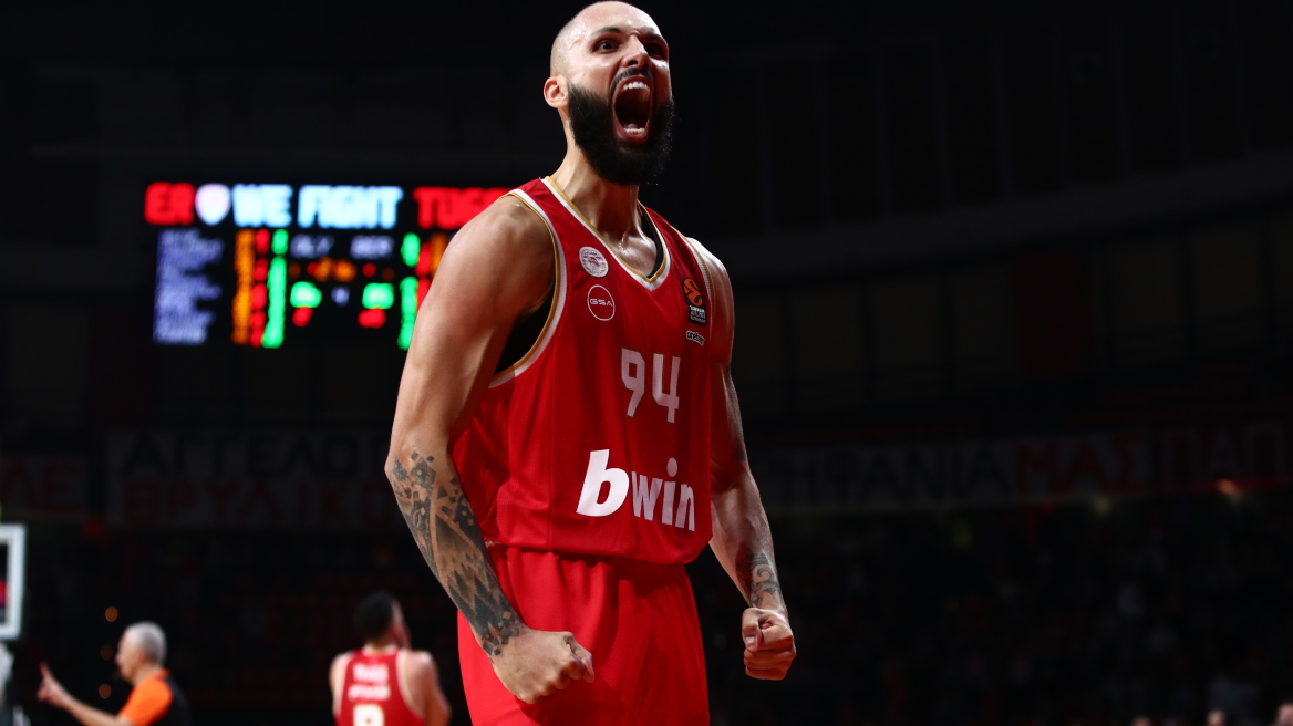 Εβάν Φουρνιέ: Αποθέωσε την φέτα και ο κόσμος του στέλνει σακούλες με το ελληνικό τυρί - Φωτογραφία