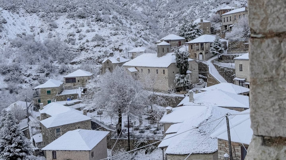 Καιρός: Χριστούγεννα στα λευκά κάνει η βόρεια Ελλάδα - Αντιολισθητικές αλυσίδες σε μέρος της Ημαθίας