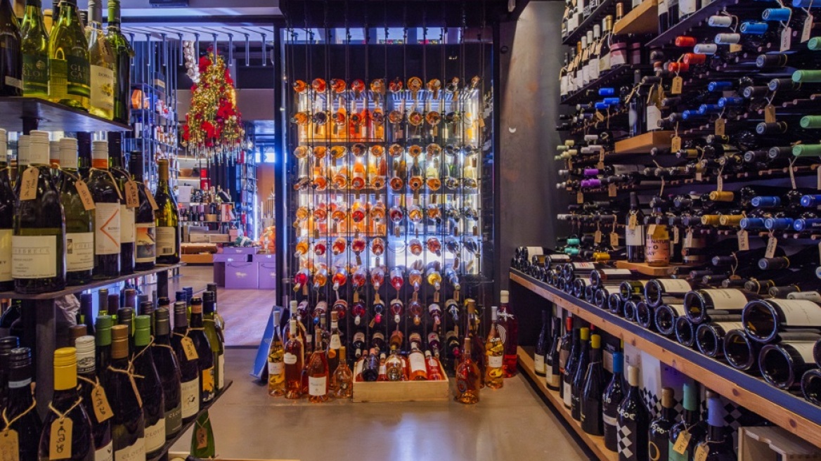 12+2 ενημερωμένες κάβες της Αθήνας για deli, spirits και κρασιά