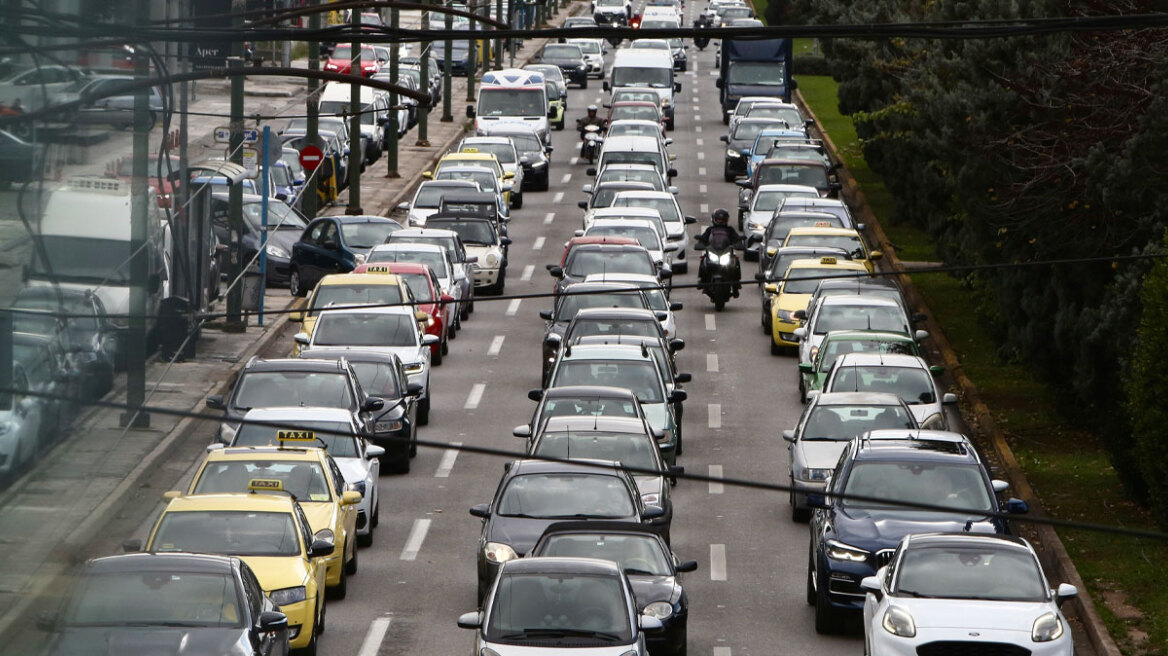 Κίνηση τώρα: Τεράστιο μποτιλιάρισμα σε Κηφισίας, Αττική Οδό και κέντρο Αθήνας - Ο χάρτης με τα προβλήματα