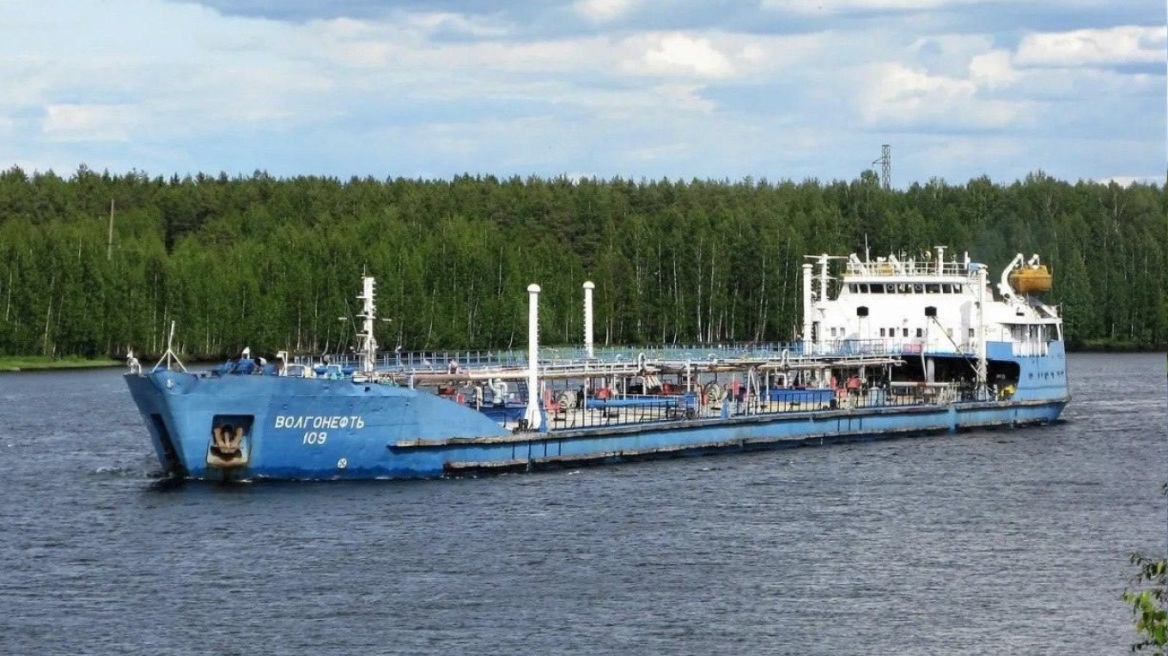 Ρωσία - βύθιση τάνκερ: Οι ρωσικές αρχές χαρακτηρίζουν κρίσιμη την κατάσταση 