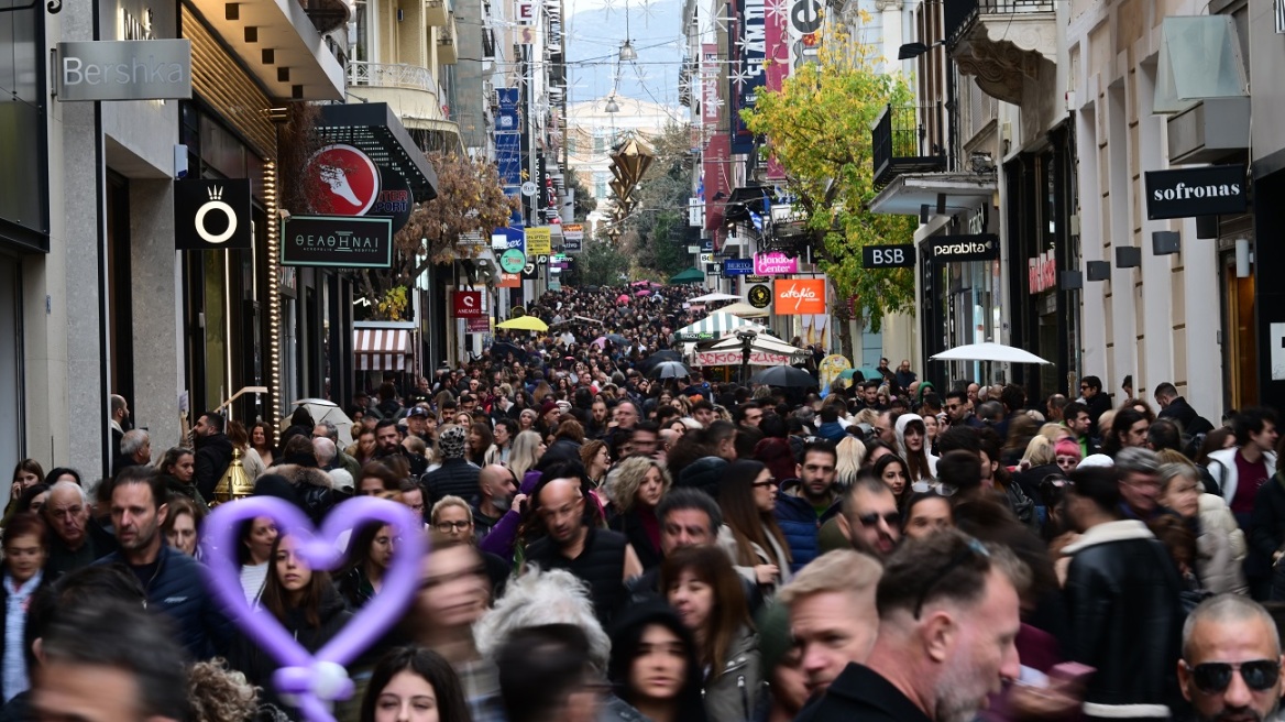 Τρία δισ. ευρώ ρίχνει η κυβέρνηση στη μάχη για την κοινωνική πολιτική και την αύξηση των εισοδημάτων