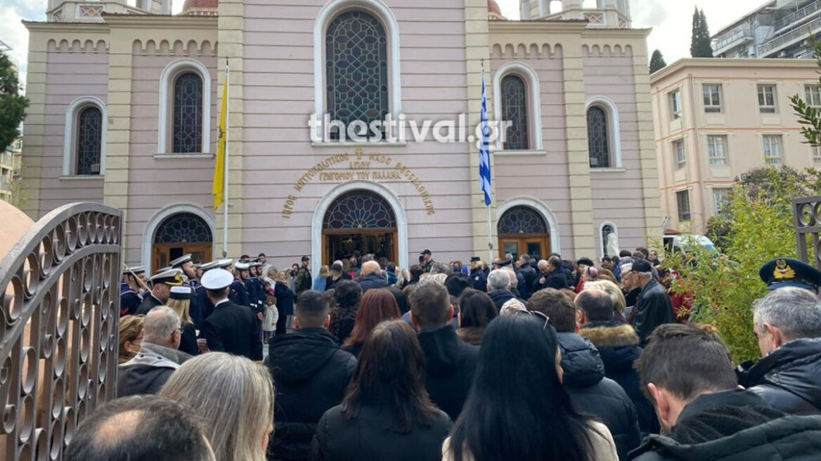 Πλήθος κόσμου στη Μητρόπολη Θεσσαλονίκης για τον εορτασμό των Θεοφανίων - Δείτε φωτογραφίες