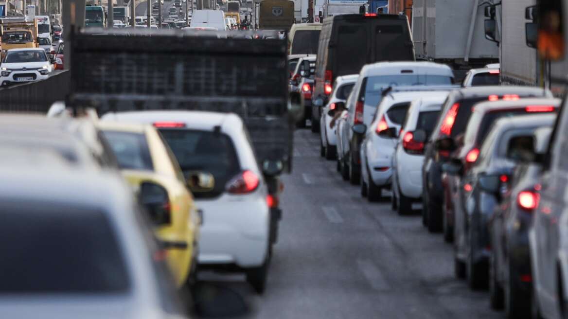 Κίνηση τώρα: Καθυστερήσεις σε Κηφισό και Κηφισιάς - Δύο τροχαία νωρίς το πρωί σε Αττική Οδό και Β. Σοφίας