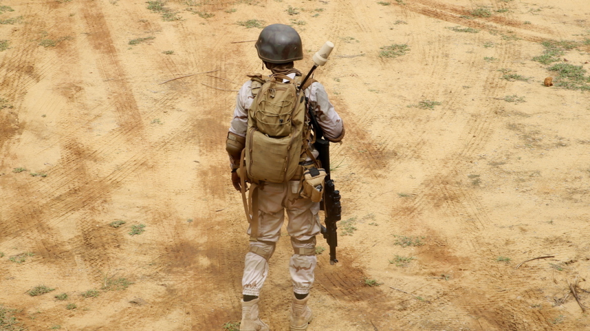 Ο νιγηριανός στρατός βομβάρδισε κατά λάθος μέλη ομάδας αυτοάμυνας που καταδίωκαν ληστές - Τουλάχιστον 20 νεκροί 