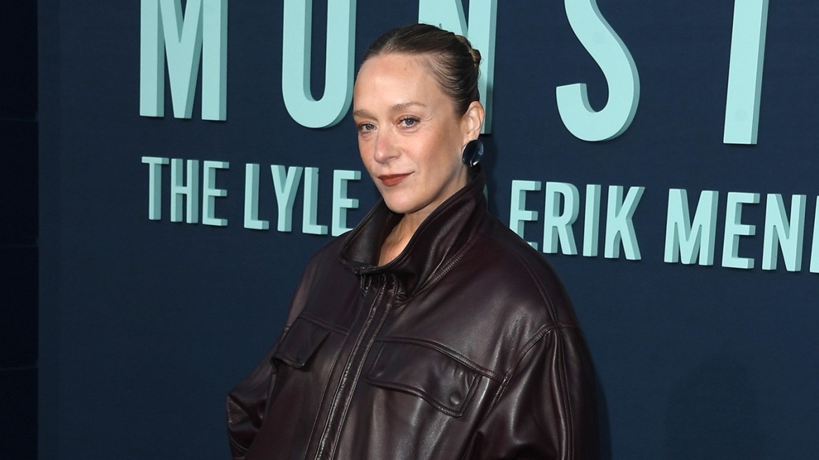 Η Κλόι Σεβινί έχει φορέσει ήδη το πιο cool πανωφόρι του 2025