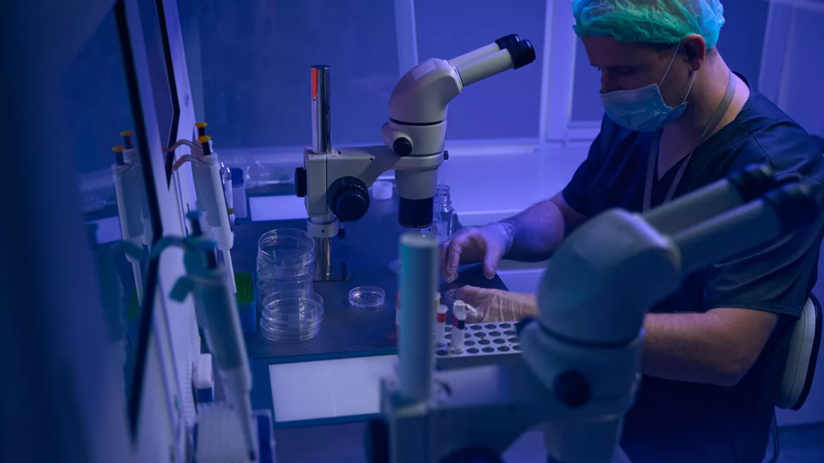 Νέο αιματολογικό τεστ ανιχνεύει 6 τύπους καρκίνου σε λίγα ml αίματος – Τι λέει ο Έλληνας συνεπικεφαλής της έρευνας