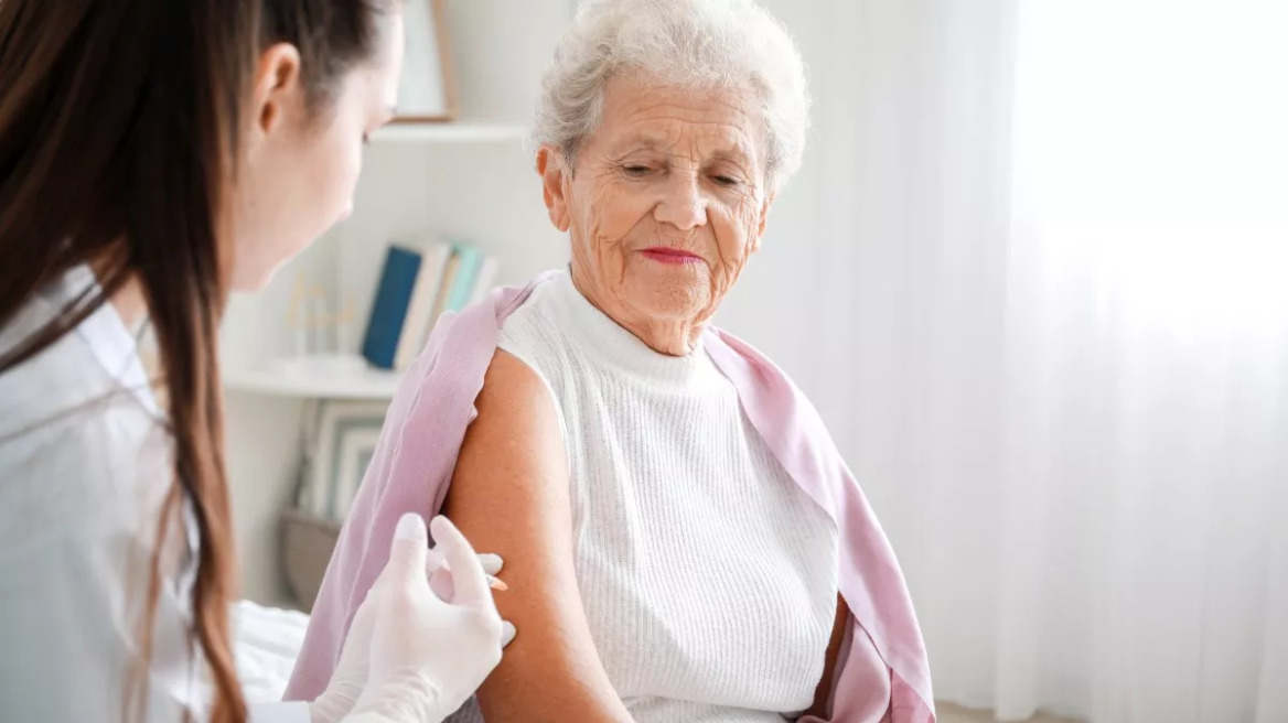 Νόσος Αλτσχάιμερ: Καινοτόμος εξέταση αίματος την ανιχνεύει εγκαίρως – Γιατί οι γυναίκες πλήττονται περισσότερο