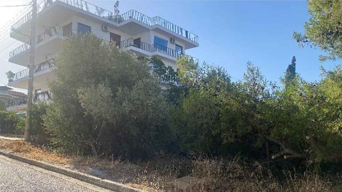 Ανδρέας Κορασίδης: Μετά το «στρατηγείο» του Πειραιά, στο σφυρί οικόπεδό του στη Βούλα