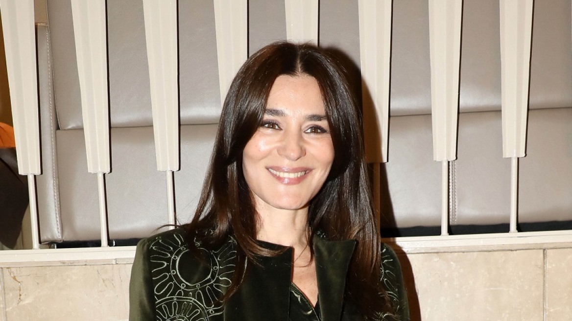 Η Μαρία Ναυπλιώτου σε θεατρική πρεμιέρα - Η εντυπωσιακή εμφάνιση