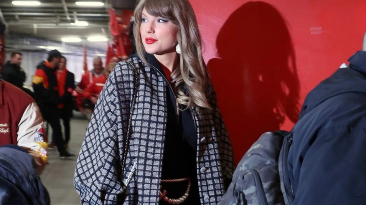 Η Tέιλορ Σουίφτ φόρεσε ένα look Chanel απευθείας από τη συλλογή Resort 2025 του οίκου