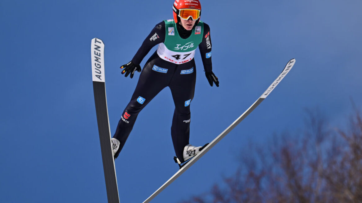 Παγκόσμιο Πρωτάθλημα Άλμα με σκι - Γερμανία: Οι άνδρες νικητές βραβεύτηκαν με χρήματα και οι γυναίκες με σαμπουάν