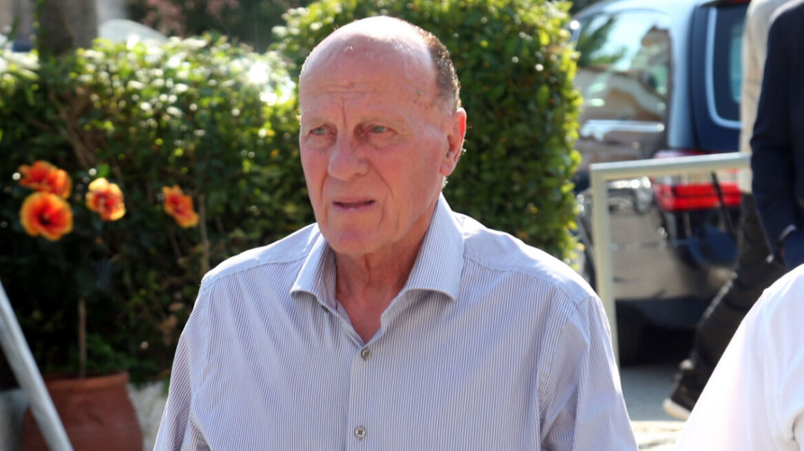 ΠΑΟΚ για τον θάνατο του Μίμη Δομάζου: Θα τον θυμόμαστε σαν αντίπαλο που κέρδιζε πάντα τον σεβασμό μας