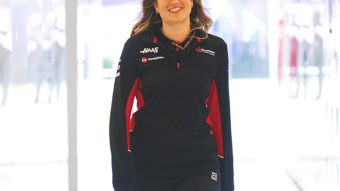 Η Laura Mueller γράφει ιστορία ως η πρώτη γυναίκα μηχανικός αγώνων στη Formula 1