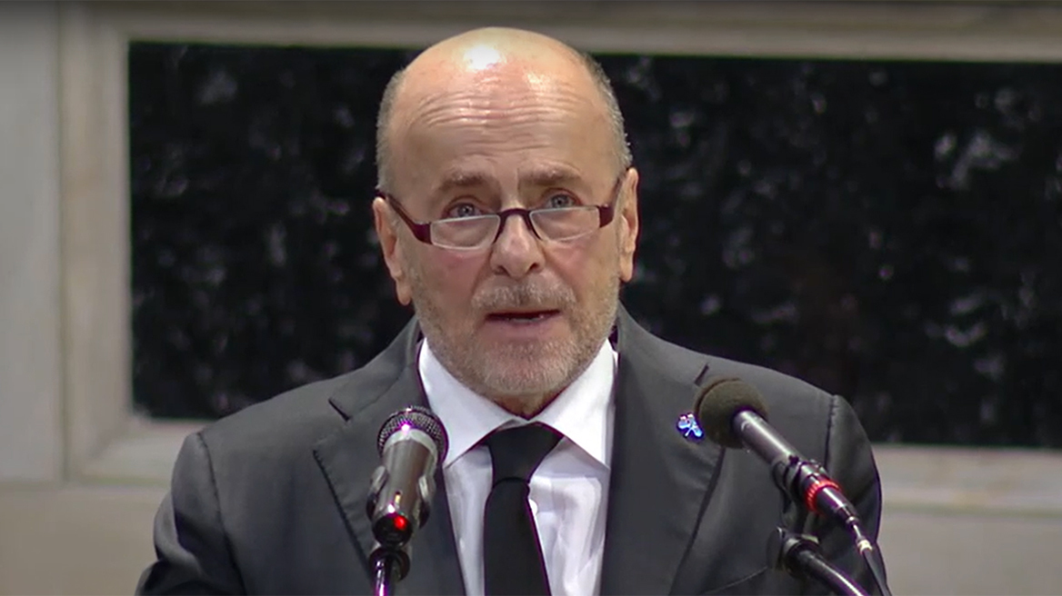 Δάκρυσε ο Γιάννης Αλαφούζος στο «αντίο» του Δομάζου: Κοίταξε στα μάτια τα μεγαθήρια του Άγιαξ, τον έλεγαν κοντό και ήταν γίγαντας 