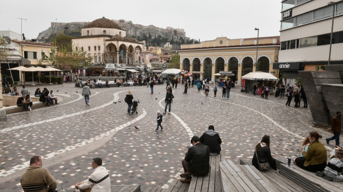 Συνελήφθησαν ένας 17χρονος κι ένας 19χρονος - Χτύπησαν 18χρονο και του άρπαξαν αλυσίδα λαιμού στο Μοναστηράκι