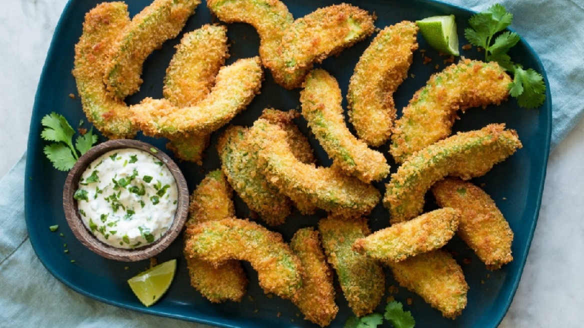 Βαρεθήκατε το αβοκάντο; Φτιάξτε το τηγανητό, ψητό, με μπέικον και τυρί σε 3 πεντανόστιμες συνταγές