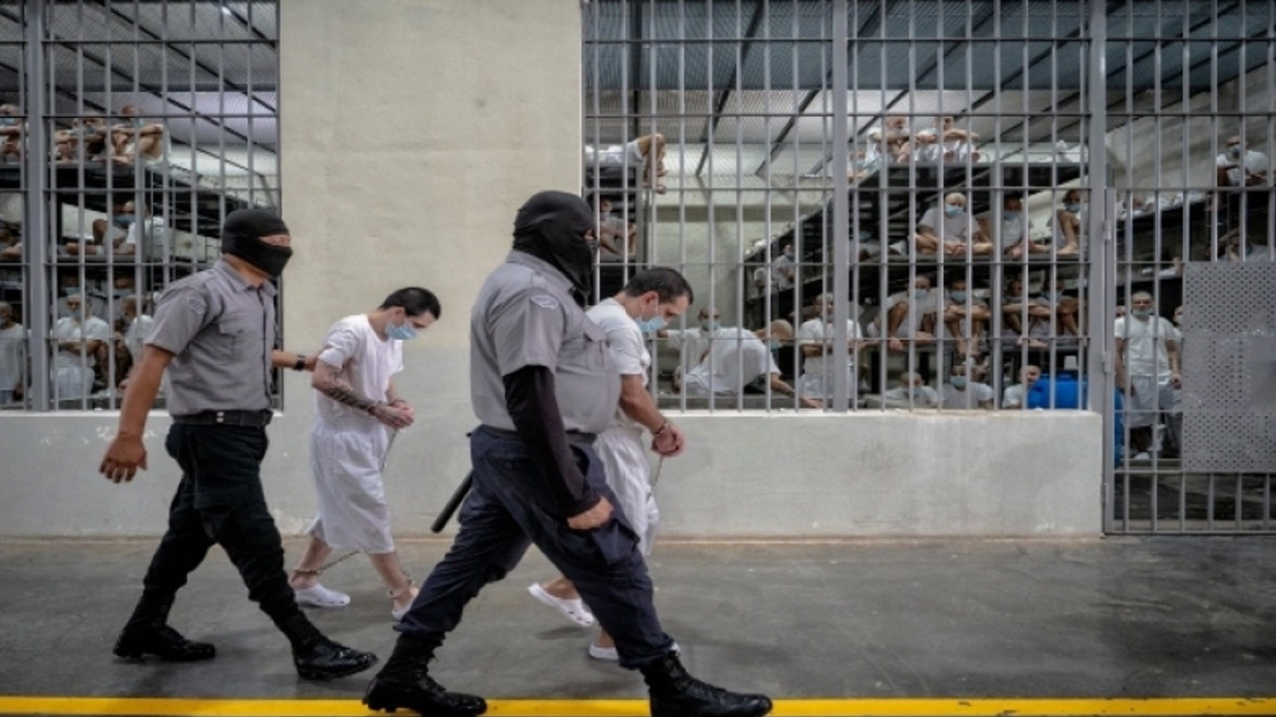 Αντιδράσεις για το «Αλκατράζ της Κεντρικής Αμερικής»: «Η κράτηση εκεί ισοδυναμεί με θανατική ποινή» (vid)