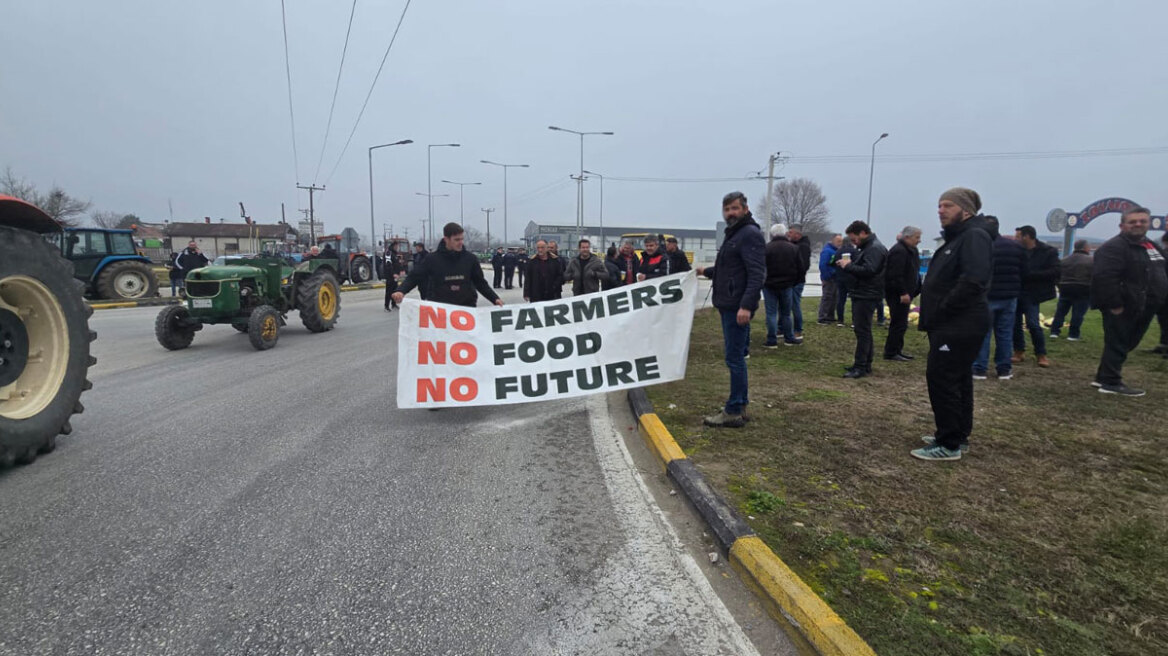 Αγρότες - Μπλόκα: Αποκλεισμός του κόμβου Μεγαλοχωρίου στα Τρίκαλα για δύο ώρες