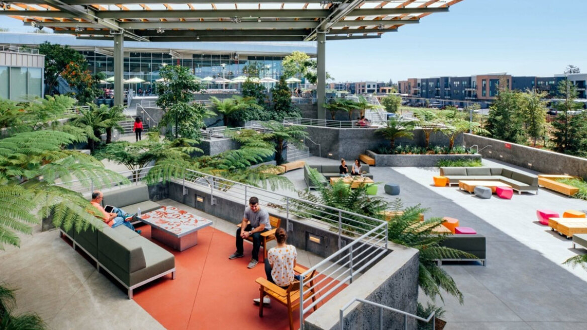 Οι εταιρείες που παρέχουν στους εργαζόμενους μασάζ, γιόγκα και …cheerleaders