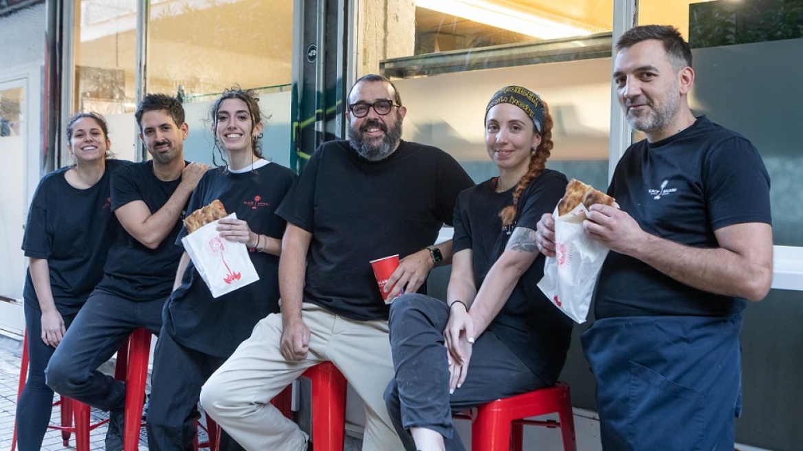 Black Salami: Η ομάδα πίσω από τον φούρνο που έφερε τα πάνω-κάτω στα Εξάρχεια