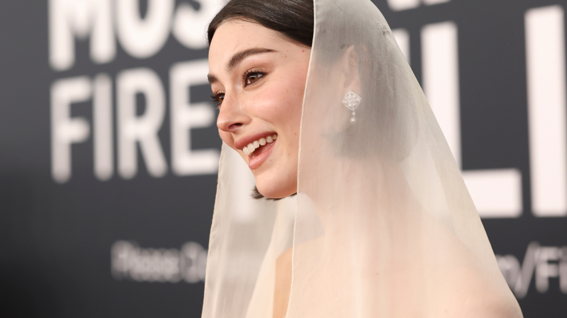 Grammys 2025: Τα beauty look που κέρδισαν τις εντυπώσεις στο κόκκινο χαλί των βραβείων