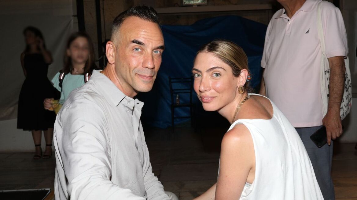 Πάνος Μουζουράκης: Μίλησε για την εργένικη ζωή που άφησε πίσω του - Η γνωριμία με τη Μαριλού Κόζαρη και ο ερχομός της κόρης του 