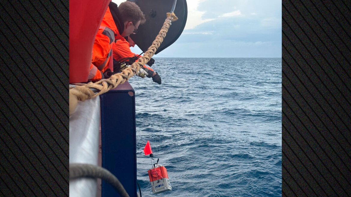 Διεθνής ερευνητική ομάδα εγκαθιστά υποθαλάσσιους σεισμογράφους στη Σαντορίνη για το ηφαίστειο