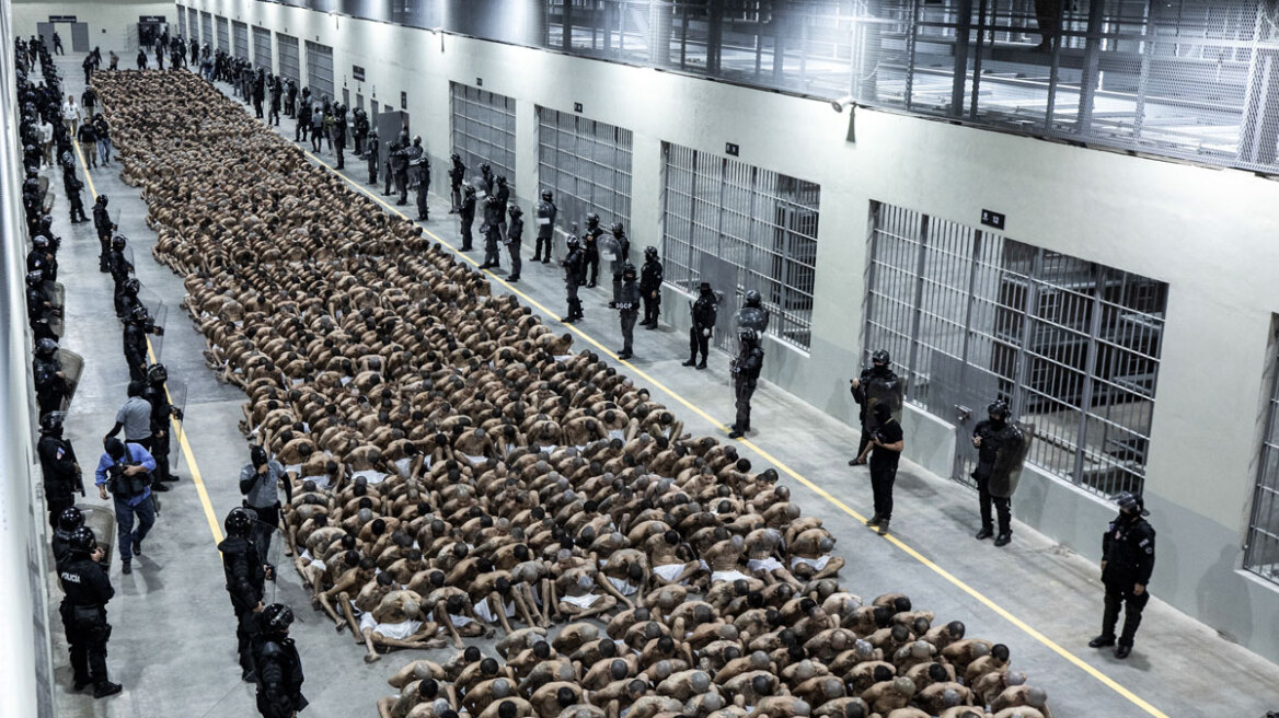 Ελ Σαλβαδόρ: Σε αυτή την φυλακή-κολαστήριο θα στέλνει ο Τραμπ τους Αμερικανούς εγκληματίες