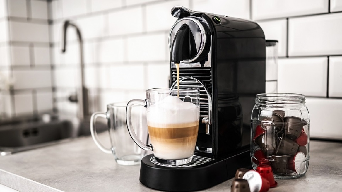 Μηχανή espresso: Σε τι διαφέρει η αφαλάτωση από το καθάρισμα;