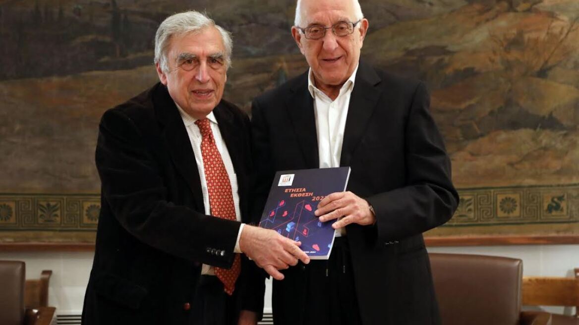 Στον πρόεδρο της Βουλής παραδόθηκε η έκθεση της Αρχής Προστασίας Δεδομένων Προσωπικού Χαρακτήρα