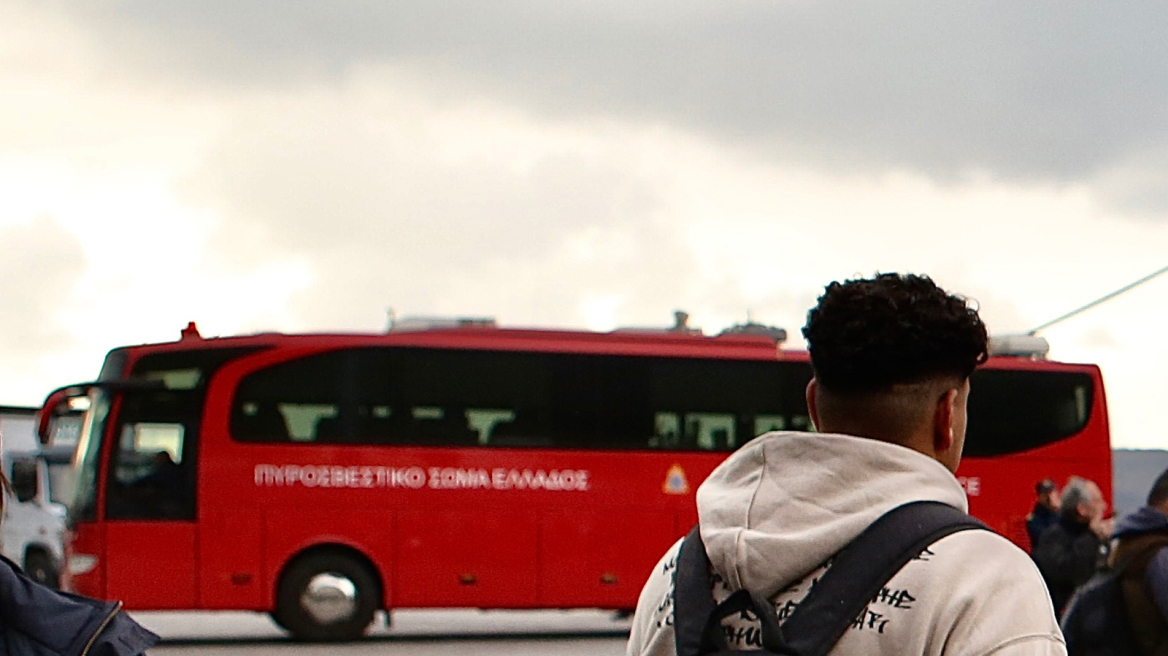 Στη Σαντορίνη το «Όλυμπος», το κινητό επιχειρησιακό κέντρο της πυροσβεστικής - Δείτε βίντεο και φωτογραφίες