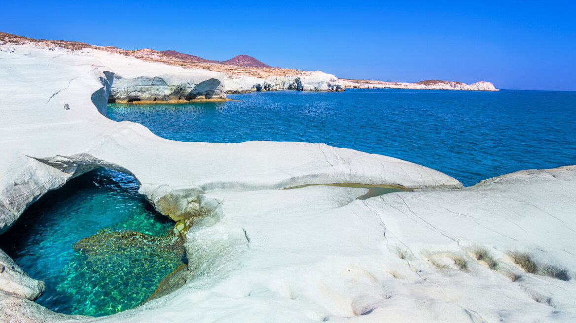 Σκυλακάκης: Πάγωμα οικοδομικών αδειών στη Μήλο για τις περιοχές όπως το Σαρακήνικο
