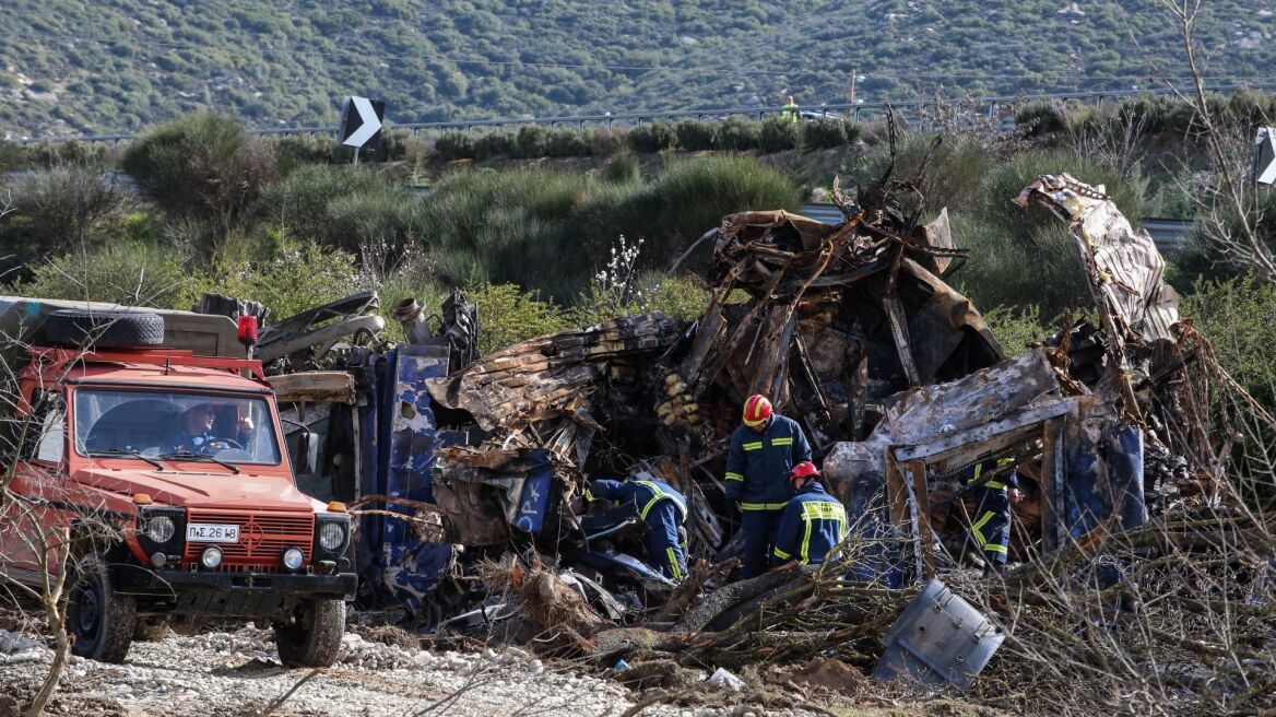 «Θα διαβάσουμε με ακρίβεια το αίτημα και θα τοποθετηθούμε»: H πρώτη αντίδραση της κυβέρνησης για την προανακριτική που ζητά το ΠΑΣΟΚ για τα Τέμπη