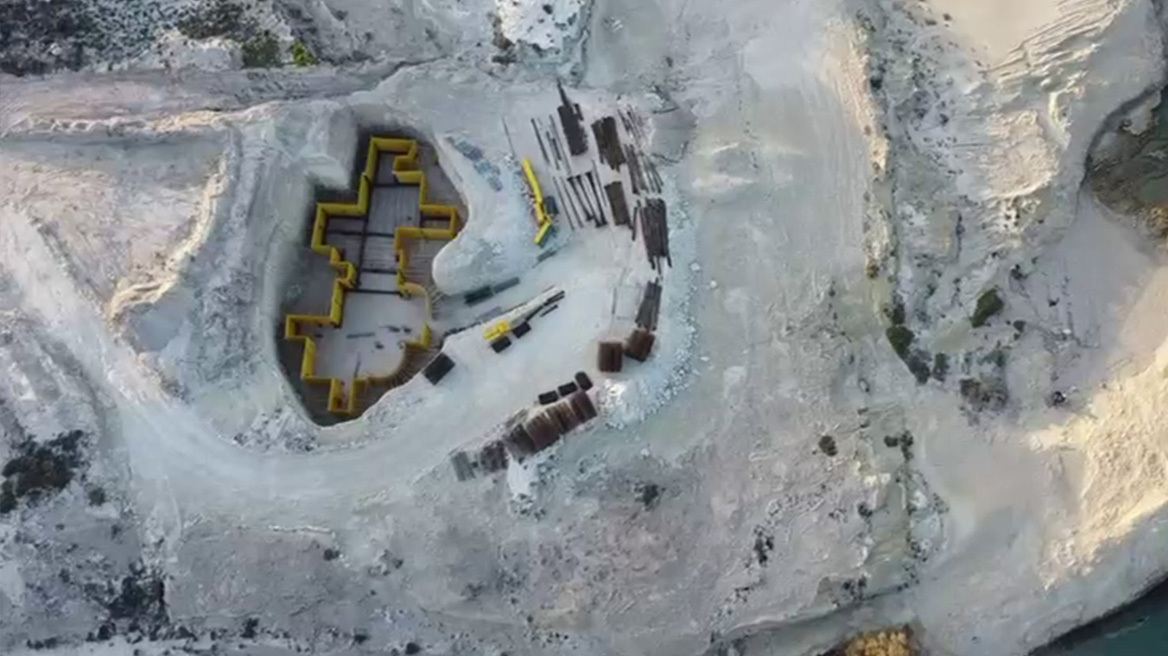 Δείτε από drone το οικολογικό έγκλημα, χτίζουν  στο Σαρακήνικο της Μήλου