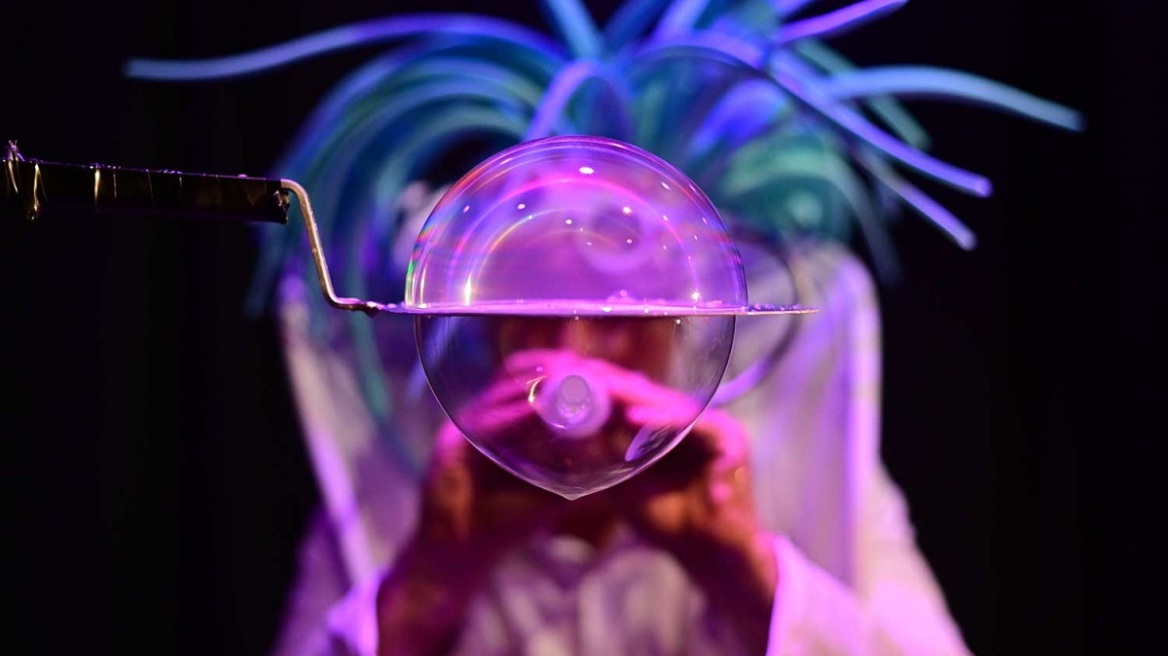 «The Bath»: Η οικογενειακή παράσταση που είναι διαφορετική από όλες όσες έχουμε δει μέχρι σήμερα