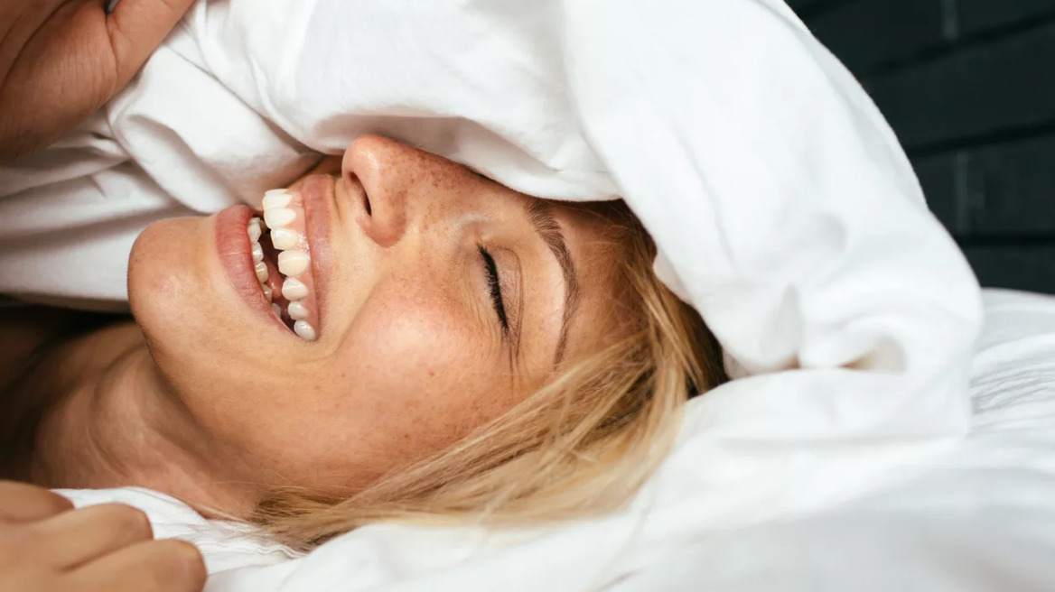 Ποια ημέρα της εβδομάδας νιώθουμε μεγαλύτερη ευτυχία – Και ποια ώρα της ημέρας έχουμε την καλύτερη διάθεση