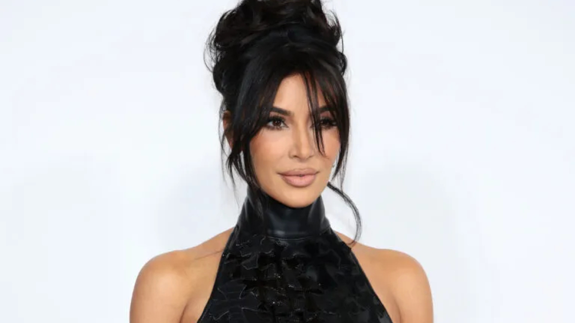 Η Kim Kardashian επιβεβαίωσε ότι το flipped bob είναι μία από τις πιο hot τάσεις του 2025