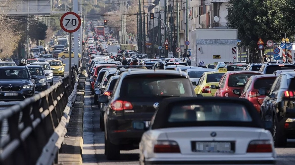 Κίνηση στους δρόμους τώρα live: Μποτιλιάρισμα παντού με καθυστερήσεις σε Κηφισό, Αττική Οδό και Σκαραμαγκά
