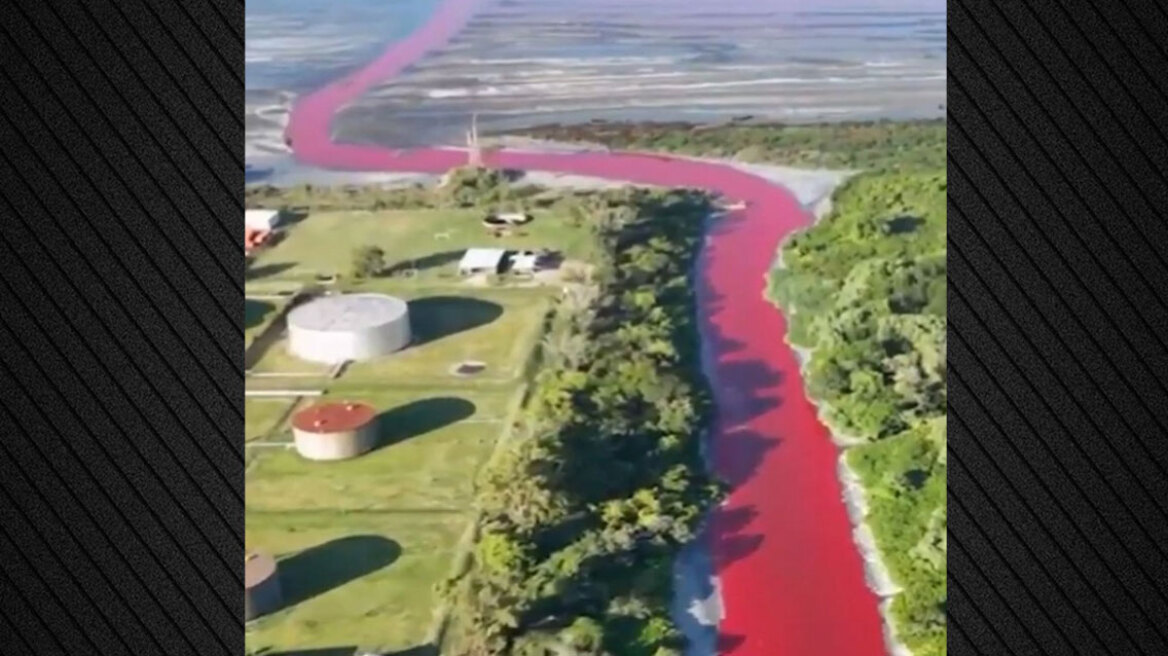 Μυστήριο στην Αργεντινή: Ποτάμι «βάφτηκε» κόκκινο και προκαλεί ανησυχία στους κατοίκους (vid)