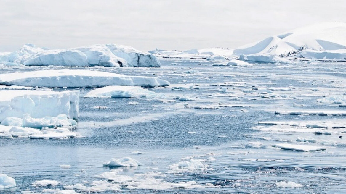 Χρήστης του Reddit ανακάλυψε «πόρτα» στην Ανταρκτική: Οι θεωρίες συνωμοσίας «οργιάζουν»