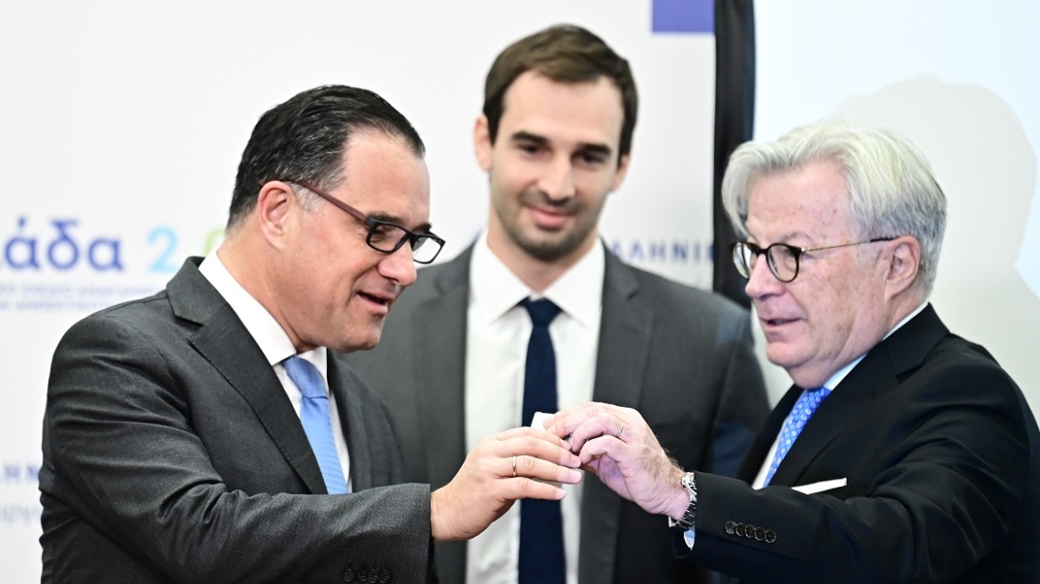 Το νέο εργαλείο για τον εντοπισμό πλαστών φαρμάκων παρουσίασε ο Γεωργιάδης