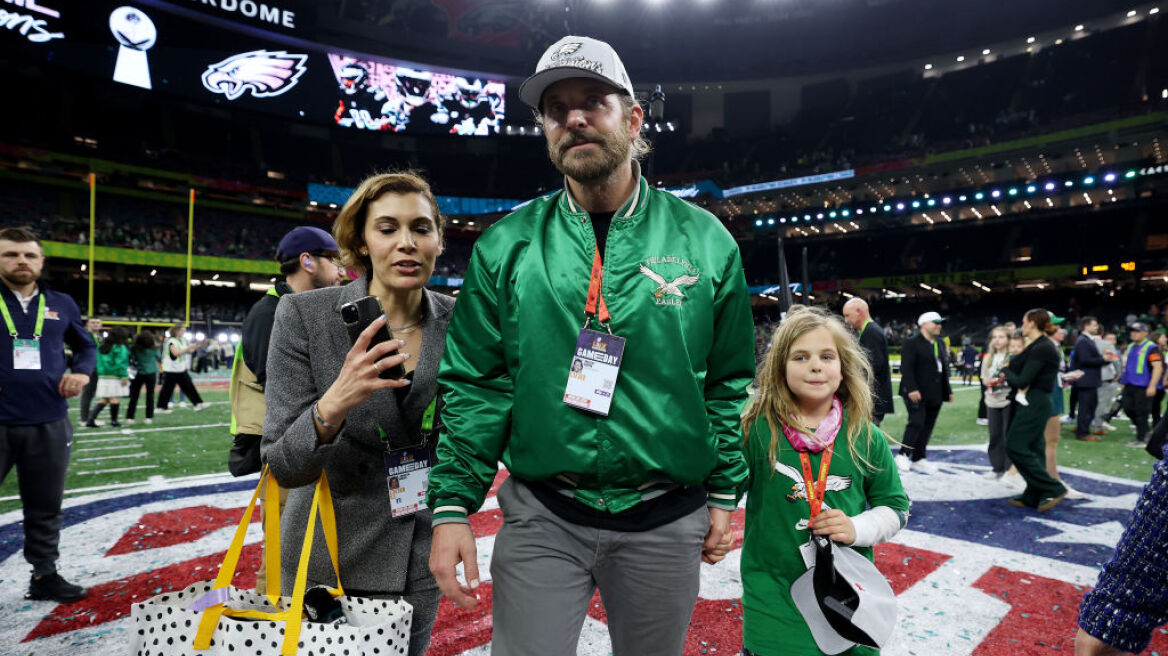 Ο Μπράντλεϊ Κούπερ με την κόρη του στο γήπεδο - Πώς πανηγύρισε τη νίκη της ομάδας του (εικόνες)